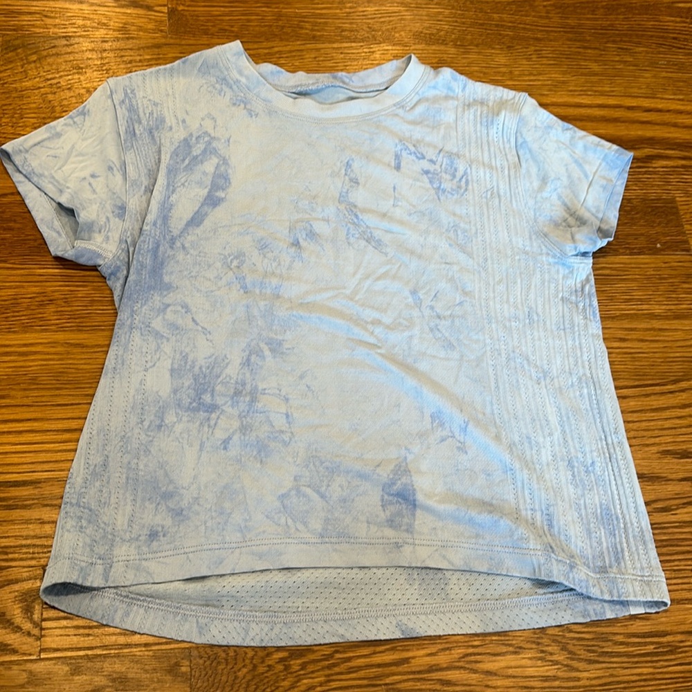 Lululemon Train to Be Tee - size: 4 - color: tie dye blue